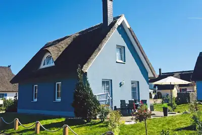 Image de Maison de vacances avec cheminée, à environ 200 mètres de la plage de sable, Wi-Fi, animaux acceptés