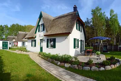 Image de Maison de vacances avec cheminée, à environ 450 mètres de la plage de sable, avec Wi-Fi et machine à laver