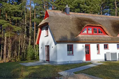 Image de Maison de vacances avec cheminée et sauna, à environ 500 mètres de la plage de sable ; animaux acceptés