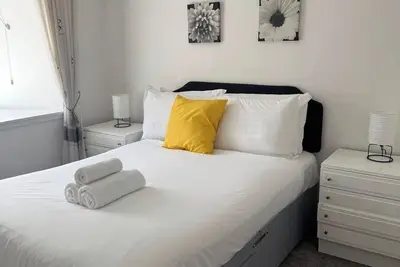 Image de Family-Friendly 3 Bed · Parking · 10 min to Centre