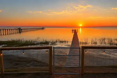 Image de Copano Bay Waterfront Cottage with 300 Ft Fishing Pier, sleeps 8, Pets Ok