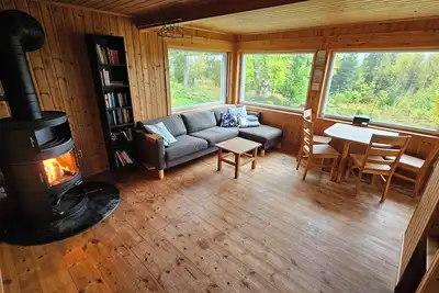 Image de Off-Grid Cabin in the Middle of the Forest