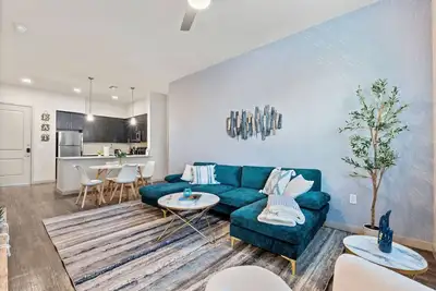 Image de Luxury 2br: King Beds, Pool | Near Dt Tempe & Asu