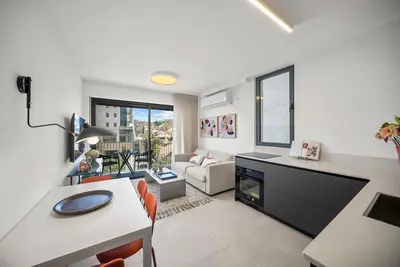 Image de Stylish Apartment on Jaffa St Balcony By Isrentals
