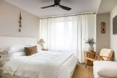 Image de Gracious 2 Bed 2 Bath Apartment with Free Parking