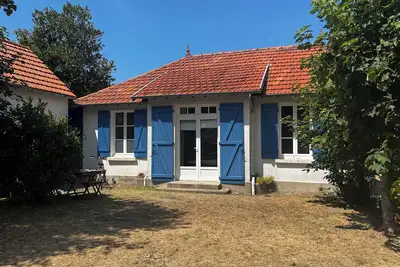 Image de Maison avec grand jardin au calme  à 100 m de la plage