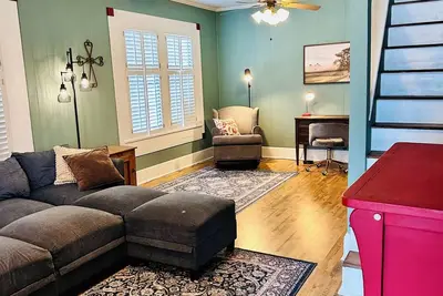 Image de Historic Bryan Home - Sleeps 9 - Batting Cage - Kyle Field Shuttle