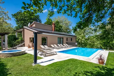 Image de Villa Ferlini with large private yard