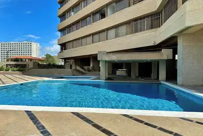 Image de Spacious and Central Apartment + Pool