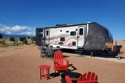 Image de Suite Camper Jupiter - Camper familial planète avec lits superposés, 6 couchages