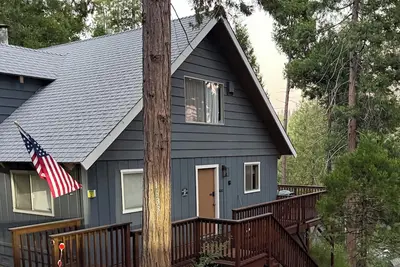 Image de Welcoming 3-bedroom cabin in blue lake springs with Ac in Arnold. Ev charger