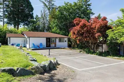 Image de Beachview Retreat | 2 Homes • Sleeps 14 • Pets ok!