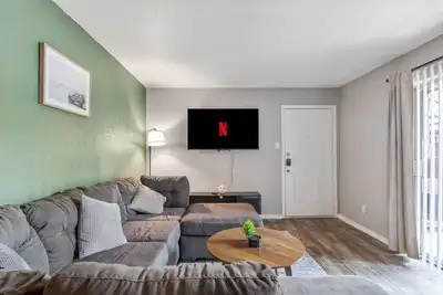 Image de 2 Min At&T Stadium Walk | Cozy & Clean 2br Apt