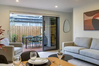 Image de Brand New Townhouse Walk to Cbd | Parking + Ev