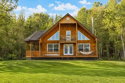 Image de *New* Le Escäpe: Luxury A-Frame Cabin | Waterfront