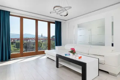 Image de Stylish Apartment with a Balcony | Close to City Center