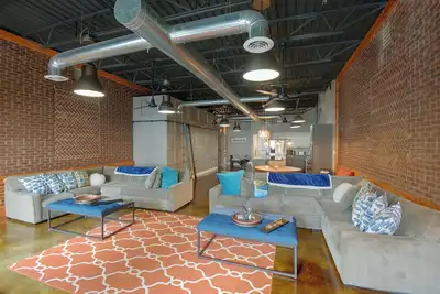 Image de Urban Downtown Roanoke Loft w/ Private Hot Tub