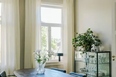 Image de Appartement design avec balcon donnant sur la cour intérieure à Oslo