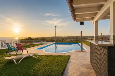 Image de Villa à Brucoli avec 5 chambres à coucher, 13 couchages