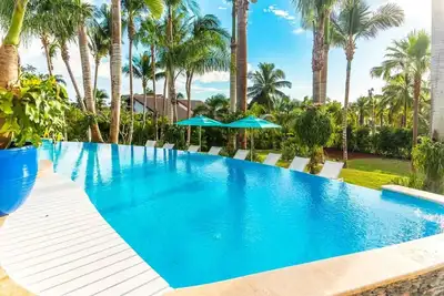 Image de Villa familiar con vistas al golf