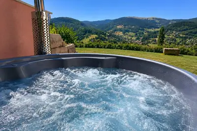 Image de Villa « Gîte Heibel » avec vue sur la montagne, Jacuzzi et climatisation