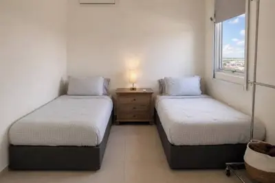 Image de Spacious, centrally located apartment with 2 bedrooms and a gym