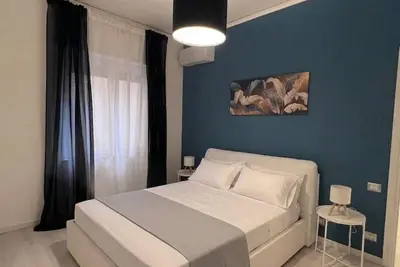 Image de New, centrally located apartment across from the subway station
