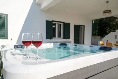 Image de Villa Oasis - Private garden with jacuzzi by the beach