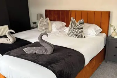 Image de Spacious Stay by the Docks | Your Wallasey Getaway