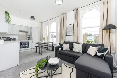 Image de #118 Modern flat near Windmill Hill | sleeps 4