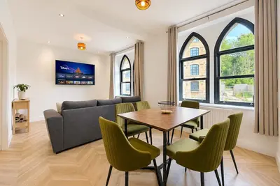 Image de Beautiful House 2br - Sleeps 6 - Free Parking - Huddersfield