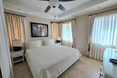 Image de 304 Ocean One Condos Luxury Beachfront Vacation Rental in Barbados