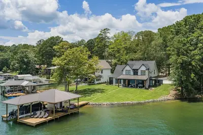 Image de New-Build Lake Martin Retreat | Dock & Lake Views!