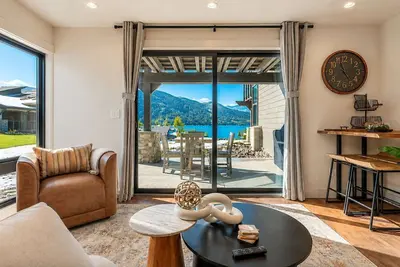 Image de Romantic Lakefront Condo F5 + Pool - Wapato Chelan