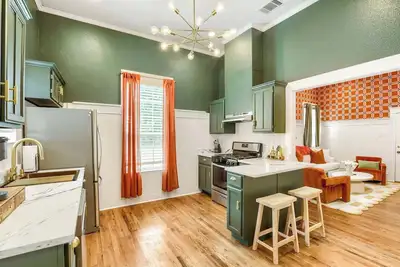 Image de Charming 2br House 1 Block off the Square