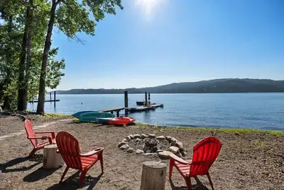 Image de Lake Front Adventure Cabin New!