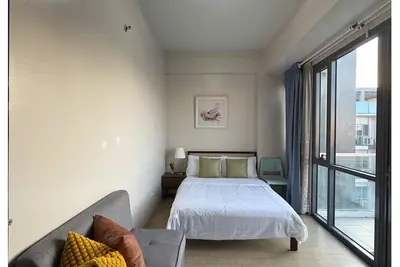 Image de 2br Penthouse with Balcony Condo Oasis across Naia T3 and Resorts World Mall