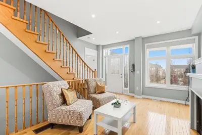 Image de Perfect 4-bedroom townhome with 2 baths 1 parking.