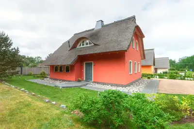 Image de Thatched-Roof Vacation Home with Lake View and Fireplace - Vacation Home with Fireplace