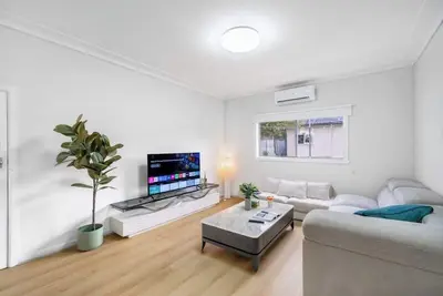Image de Spacious 3br With Parking | 3 Min To Coles
