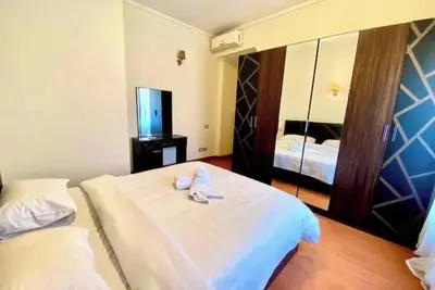 Image de Chic 2br Apartment with Private Garden | Prime Location by Auc