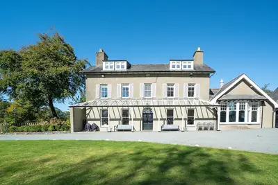 Image de Plas-Bryn-Hir -  a self catering cottage that sleeps 13 guests  in 6 bedrooms
