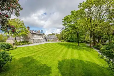 Image de Gorwel-Bryn-Hir -  a self catering cottage that sleeps 18 guests  in 9 bedrooms