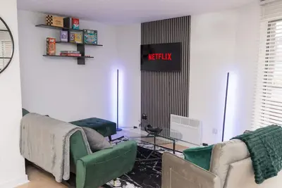 Image de Game Night Apartment | Walk to City Centre