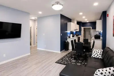 Image de Blue 201 Luxury Walking Distance to Sfa Campus