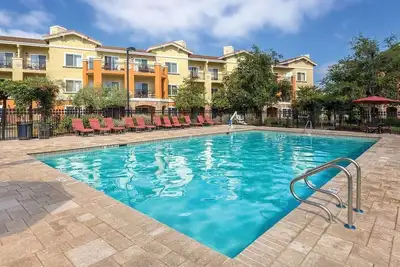 Image de Sip, Savor & Stay in Style — A Wine Country Escape- Wyndham Vino Bello- 1 Bd.