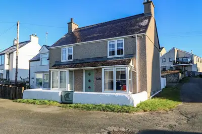 Image de Bryn Tirion - Rhosneigr, pet friendly, with open fire in Rhosneigr