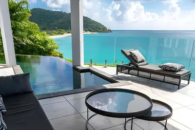 Image de Ocean Blue: Luxury 3-Bedroom Oceanfront Villa with Dual Beach Boardwalk, Antigua