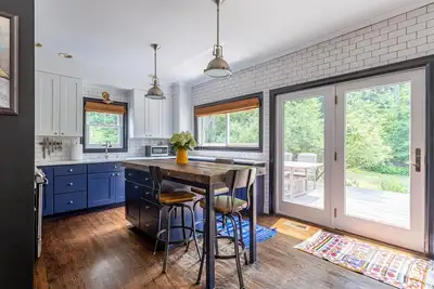 Image de Private Riverfront * Family Ready * Wood Stove