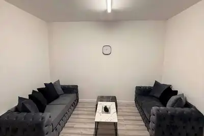 Image de Maison de rêve élégante avec 4 chambres avec salle de bains privative